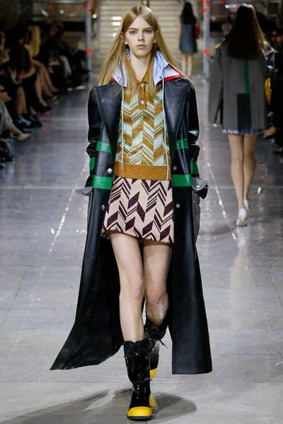 Look 24
